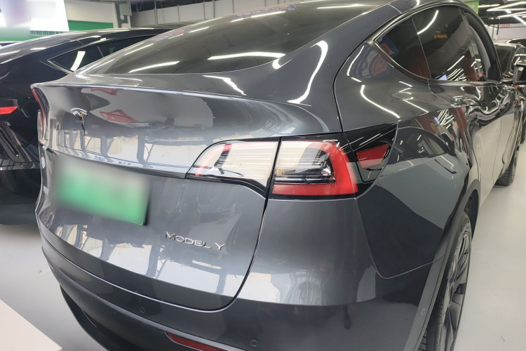 特斯拉 Model Y 2023款 长续航全轮驱动版车身外观6