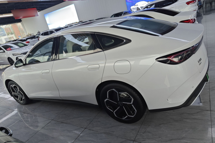 比亚迪 海豹06新能源 2024款 DM-i 120KM旗舰型车身外观4