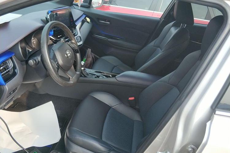 丰田C-HR 2020款 2.0L 领先版局部细节19