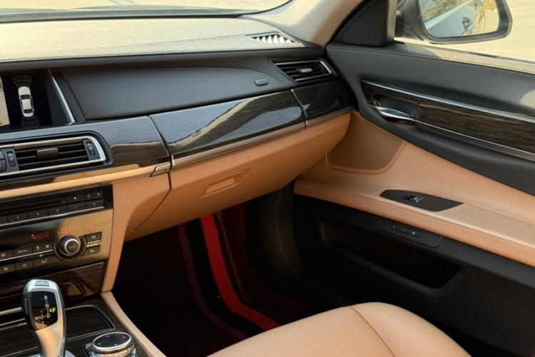 宝马7系 2014款 730Li 臻享型中控内饰7005