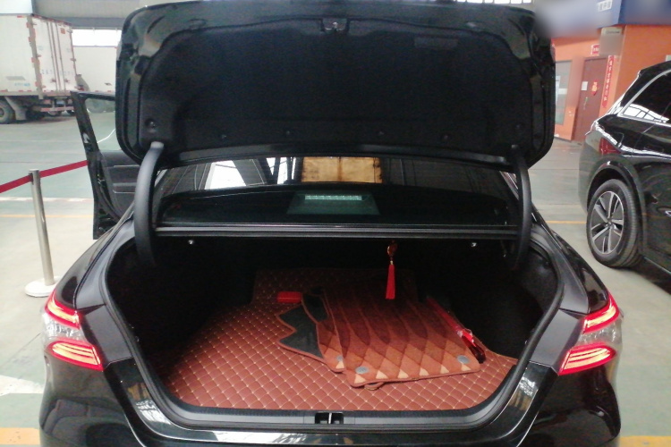 丰田 凯美瑞 2023款 2.0G 豪华版机舱底盘23