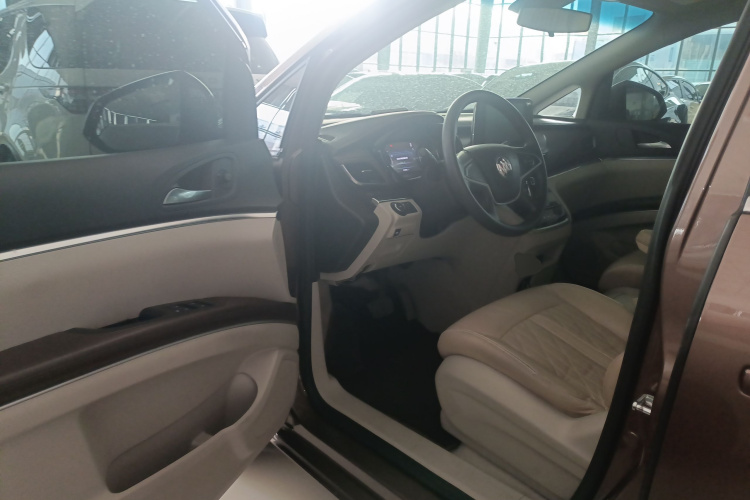 别克GL8 2022款 陆上公务舱 652T 舒适型中控内饰20