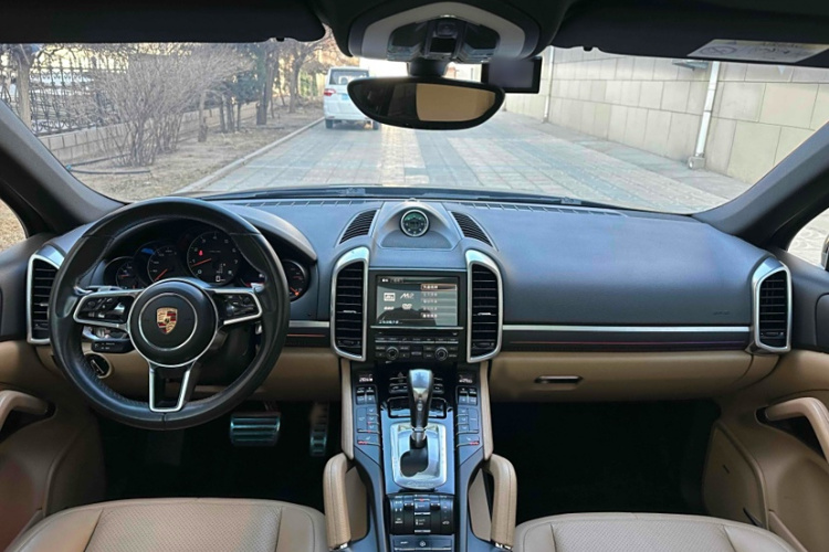 保时捷 2015款 Cayenne 3.0T中控内饰7002