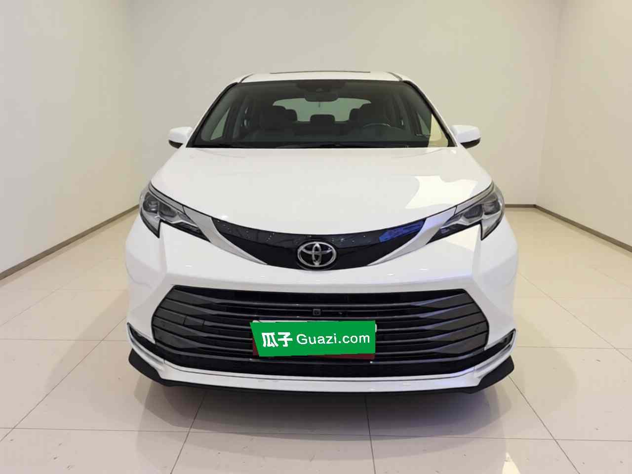 丰田 赛那SIENNA 2024款 2.5L混动 四驱尊贵版(1)