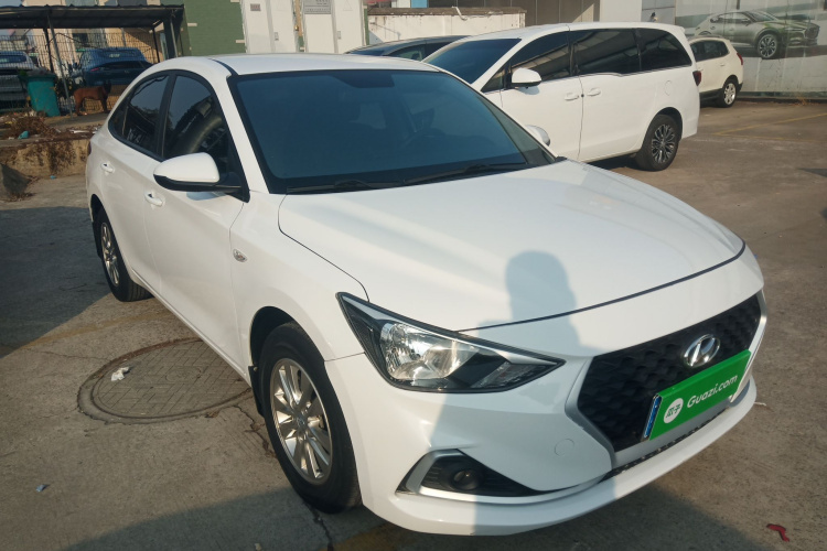 现代 悦动 2018款 1.6L 自动悦目版GL 国VI车身外观3