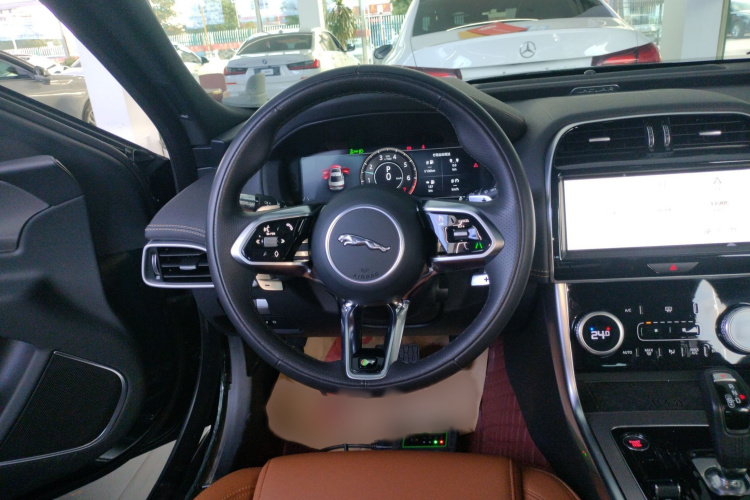 捷豹XEL 2022款 2.0T 250PS R-DYNAMIC S进取运动版局部细节13