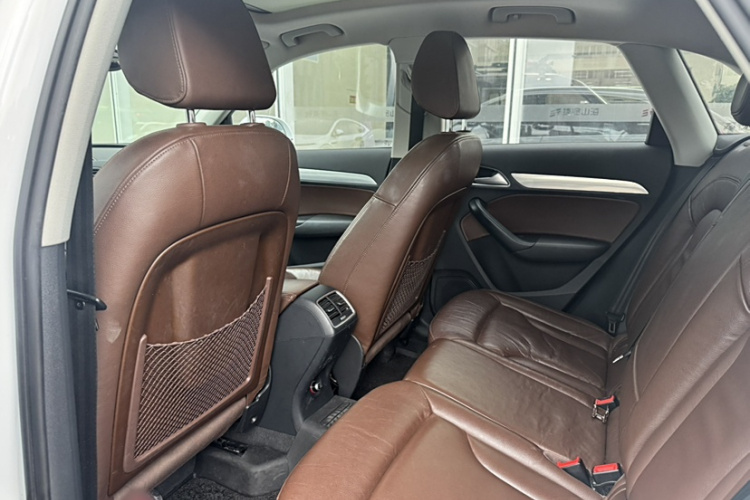 奥迪Q3 2015款 30 TFSI 舒适型中控内饰21