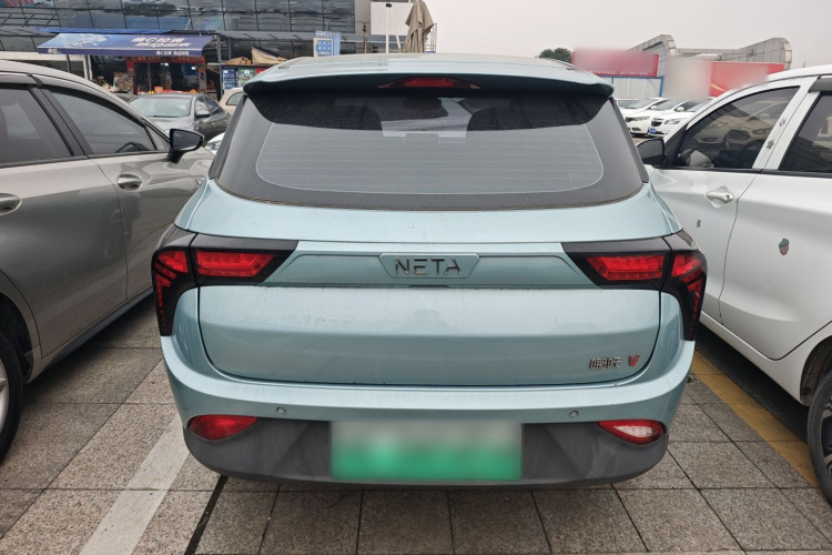 哪吒汽车 哪吒V 2022款 潮 400 Lite车身外观6