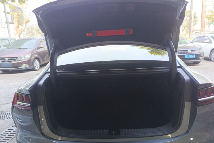 比亚迪 汉 2020款 EV 四驱高性能版旗舰型机舱底盘23