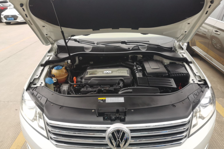 大众 迈腾 2015款 1.8TSI 豪华型机舱底盘24