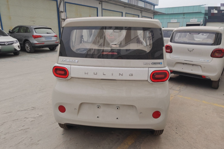 五菱汽车 宏光MINIEV 2024款 第三代 215km 青春版车身外观6