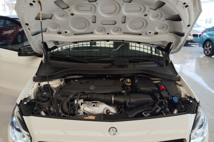 奔驰B级 2015款 B 200 豪华型机舱底盘24