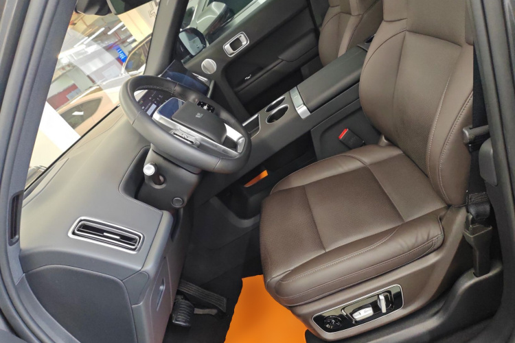 理想汽车 理想L9 2022款 Max中控内饰19