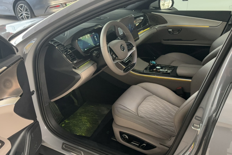 比亚迪 汉 2025款 DM-i 125KM精英型中控内饰7001