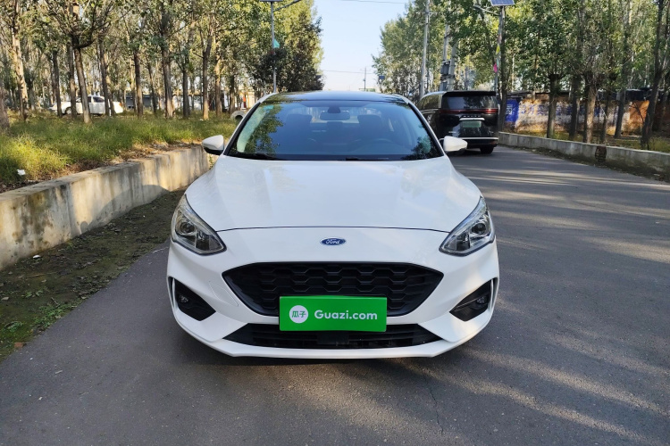 福特 福克斯 2020款 三厢 EcoBoost 180 自动锋潮型车身外观2