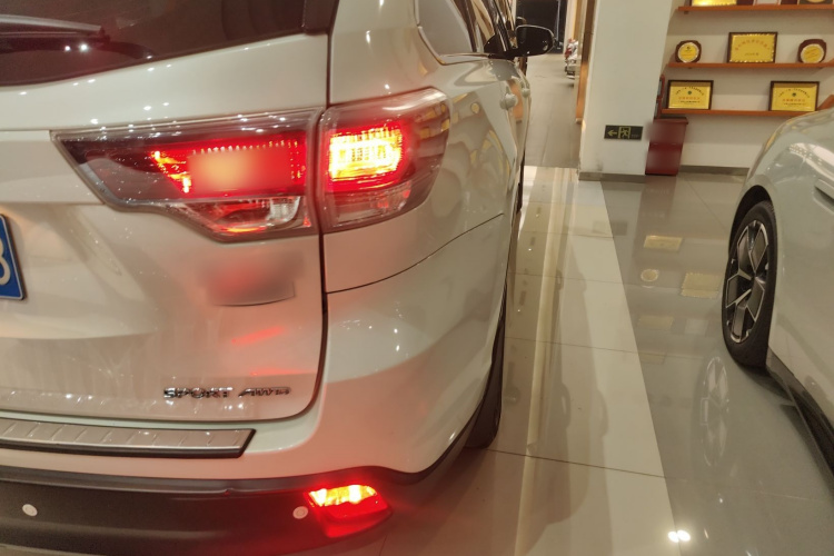 丰田 汉兰达 2015款 2.0T 四驱豪华版 7座车身外观6006