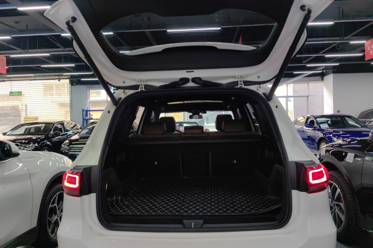 奔驰GLB 2022款 GLB 220 动感型机舱底盘23