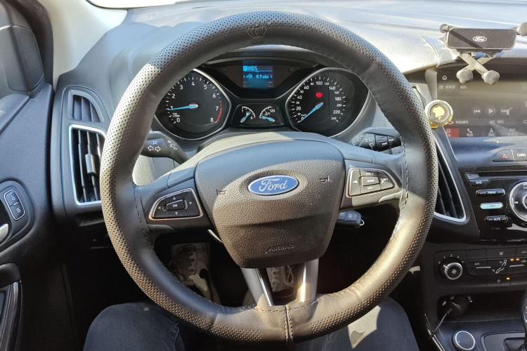 福特 福克斯 2018款 两厢经典 1.6L 自动风尚型智行版中控内饰13