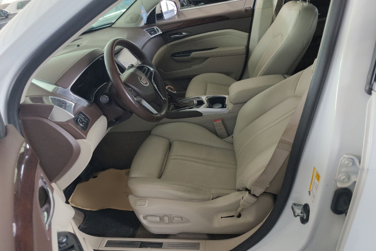 凯迪拉克SRX 2015款 3.0L 精英型中控内饰19