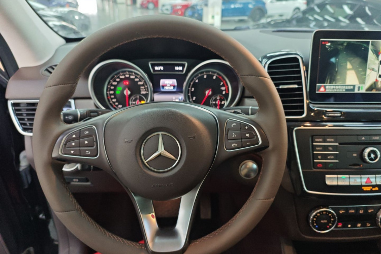 奔驰GLE 2017款 GLE 320 4MATIC 动感型中控内饰13