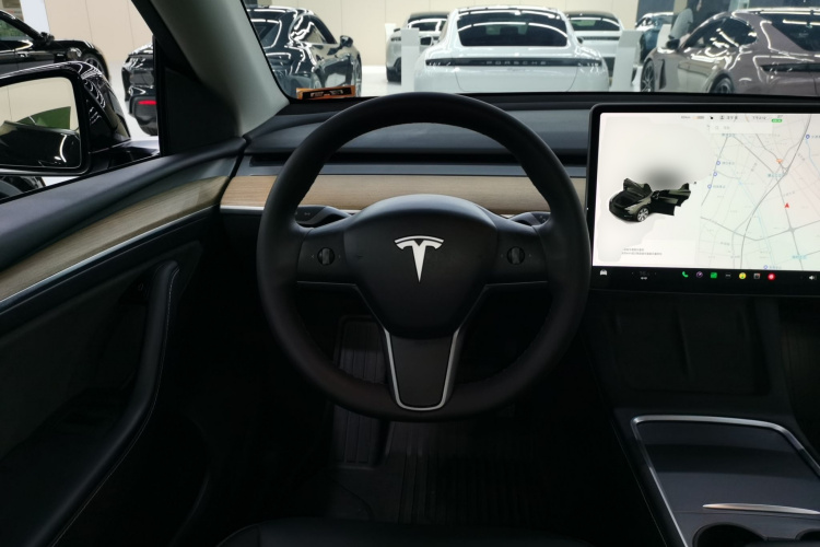 特斯拉 Model Y 2021款 标准续航后驱版中控内饰13
