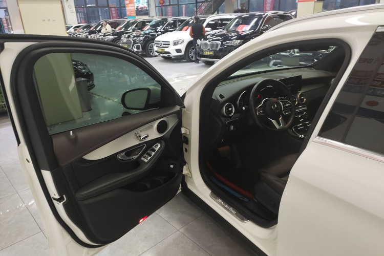 奔驰GLC 2020款 GLC 260 L 4MATIC 动感型中控内饰20