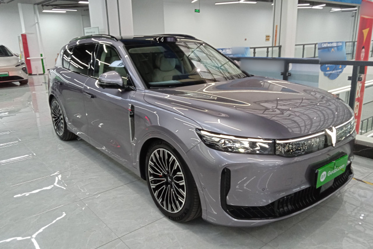 岚图汽车 岚图FREE 2025款 FREE+ 四驱乾崑版车身外观3