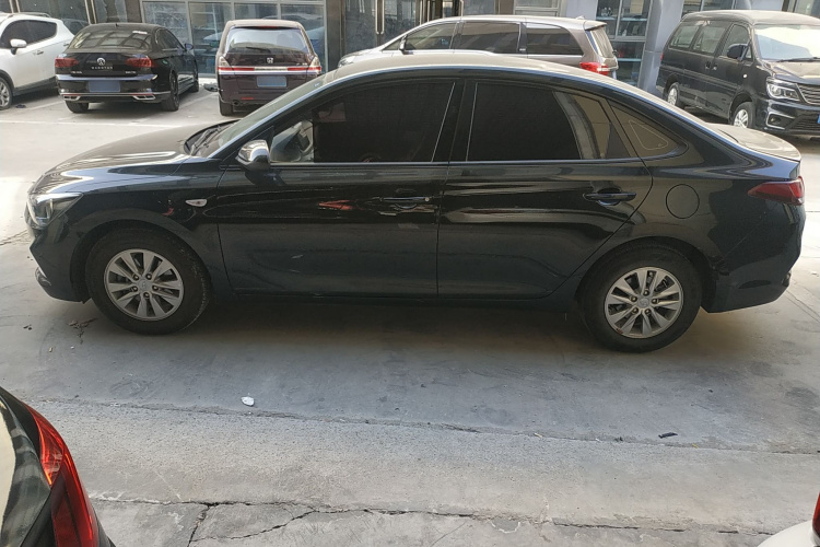 现代 悦动 2020款 1.6L 自动GL悦目版车身外观4