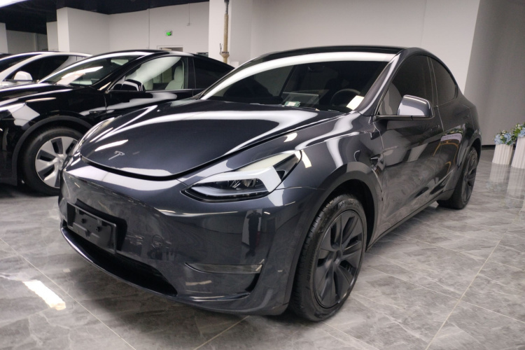 特斯拉 Model Y 2024款 长续航全轮驱动版车身外观1
