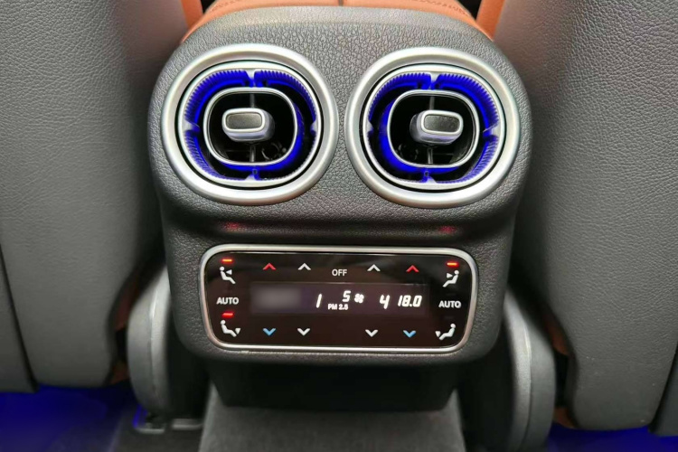 奔驰GLC 2023款 GLC 300 L 4MATIC 动感型 7座中控内饰7004