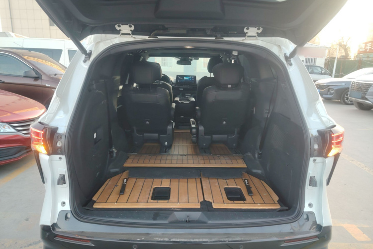 丰田 赛那SIENNA 2021款 2.5L混动 至尊版机舱底盘23