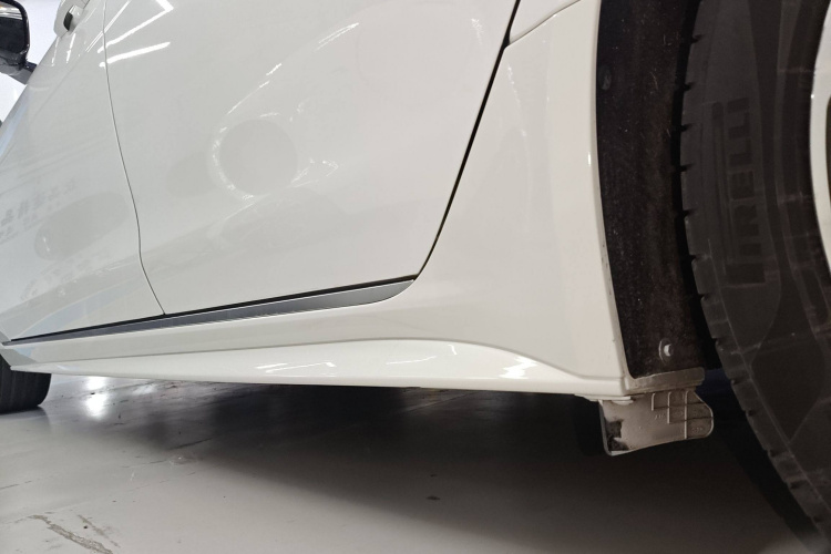 捷豹XEL 2023款 2.0T 250PS R-DYNAMIC S进取运动版局部细节9002