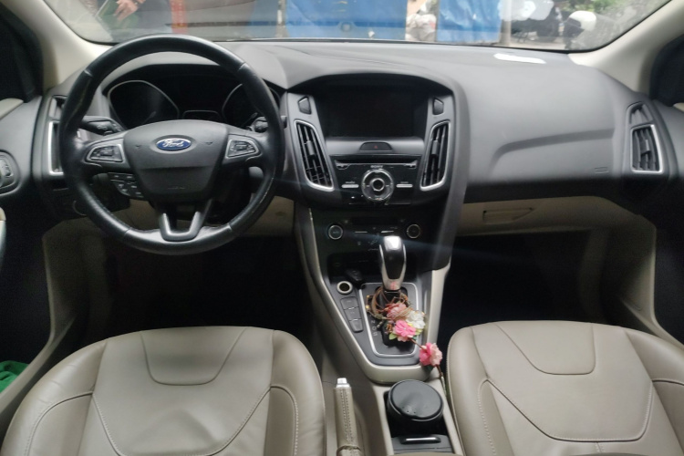 福特 福克斯 2015款 三厢 EcoBoost 180 自动旗舰型中控内饰7002