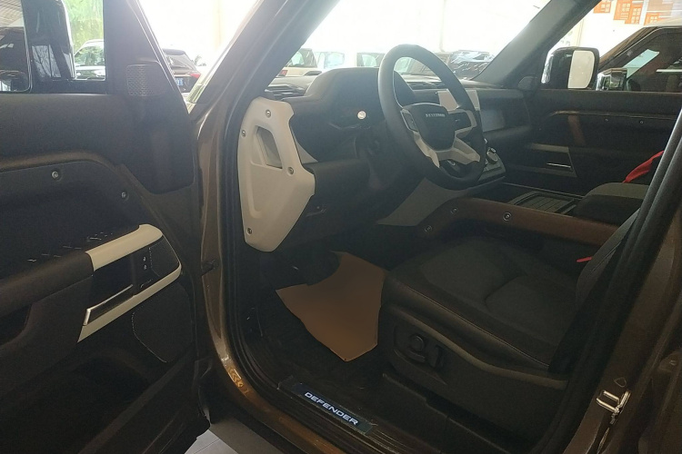 路虎卫士 2023款 改款 110 3.0T P400 X-DYNAMIC HSE中控内饰7003