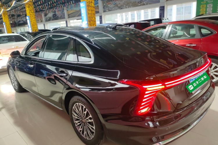 红旗H5 2025款 1.5T DCT旗韵版车身外观4