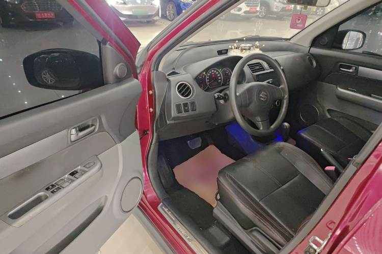 铃木 雨燕 2013款 1.5L 自动20周年限量版中控内饰20