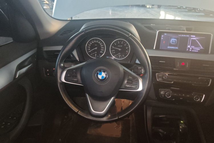 宝马X1 2018款 sDrive18Li 时尚型中控内饰13