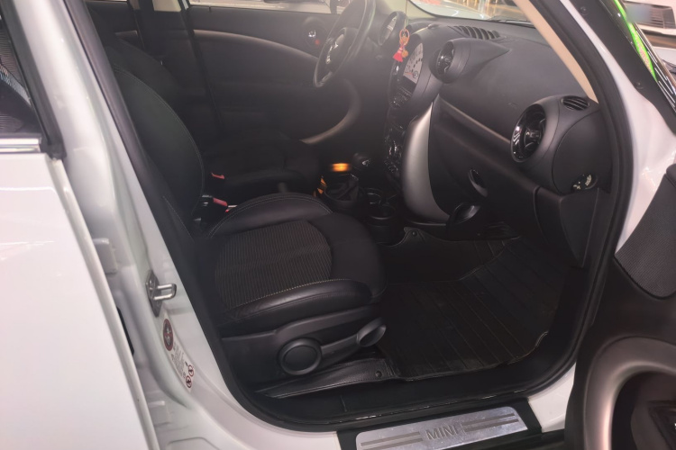 MINI Countryman 2011款 1.6L COOPER Fun局部细节9004