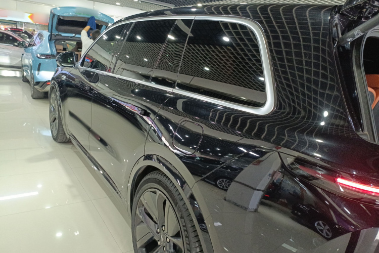 理想汽车 理想L9 2022款 Max车身外观4