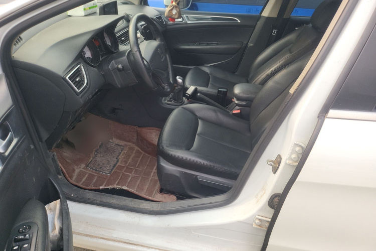 标致308 2014款 乐享版 经典 1.6L 手动风尚型中控内饰19