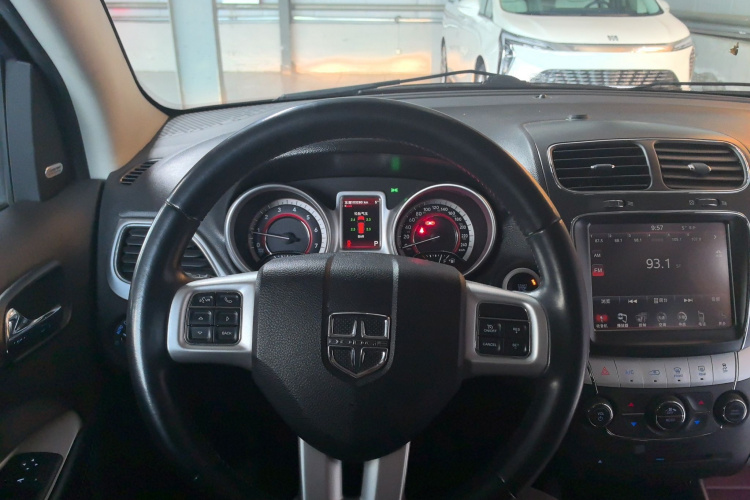 道奇 酷威 2013款 2.4L 两驱尊尚版中控内饰12