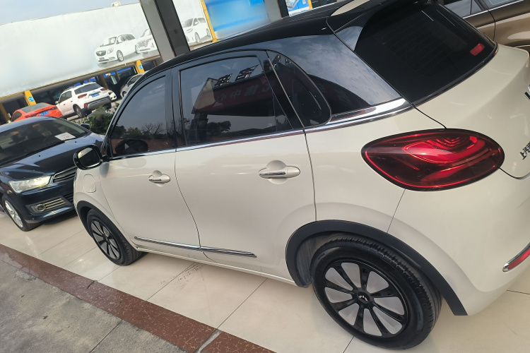 五菱汽车 五菱缤果 2023款 333km 灵犀互联+款车身外观4