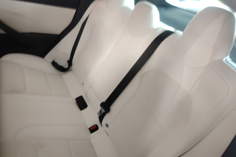 特斯拉 Model 3 2023款 长续航全轮驱动版中控内饰7004