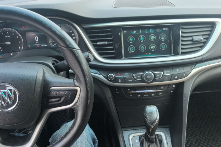 别克 英朗 2018款 18T 自动旗舰型中控内饰12