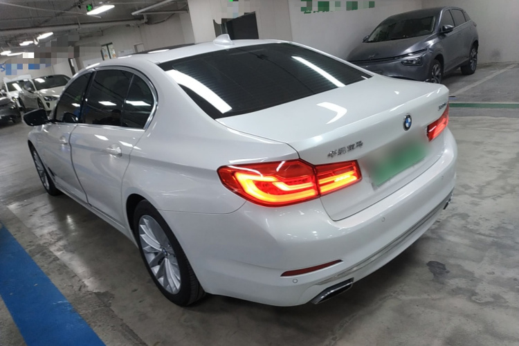 宝马5系新能源 2020款 里程升级版 530Le 豪华套装车身外观4