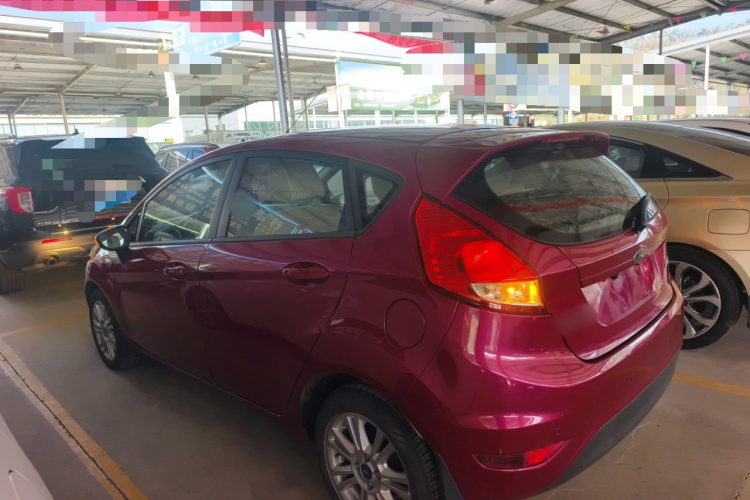 福特 嘉年华 2013款 两厢 1.5L 自动时尚型车身外观4