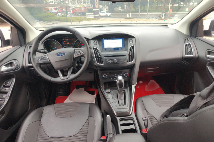 福特 福克斯 2018款 三厢经典 EcoBoost 180 自动精英型中控内饰12
