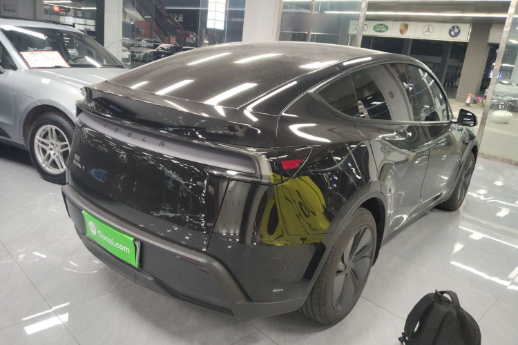 特斯拉 Model Y 2025款 后轮驱动 首发版车身外观7