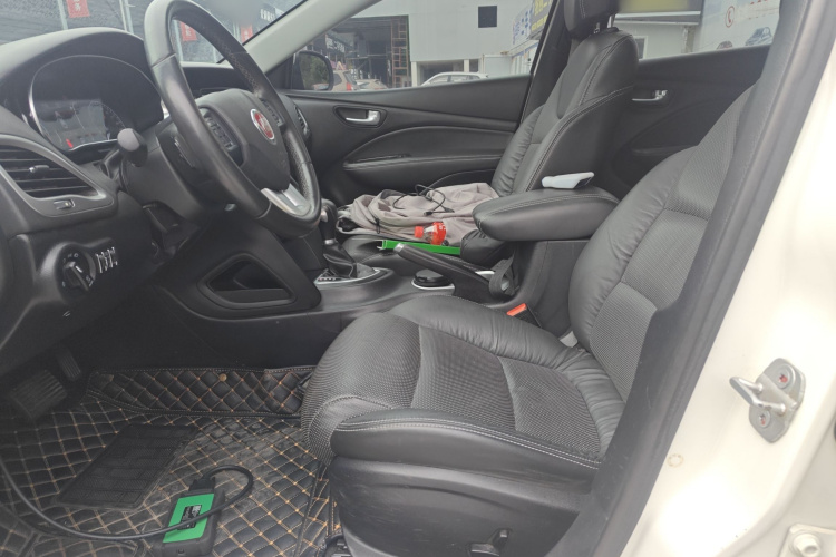 菲亚特 菲翔 2012款 1.4T 自动尊享版中控内饰19