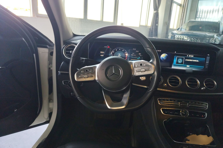 奔驰E级 2020款 E 300 L 运动豪华型局部细节13